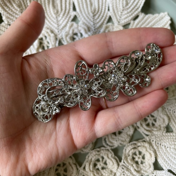 Large Rhinestone Hair Clip - Picture 3 of 8